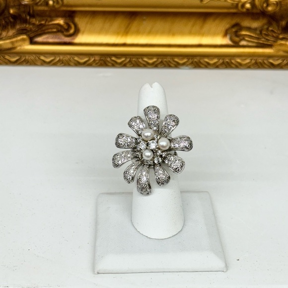 Black & Silver Rhinestone Starfish Ring - Bold Ocean-Inspired Statement Jewelry - Picture 4 of 4